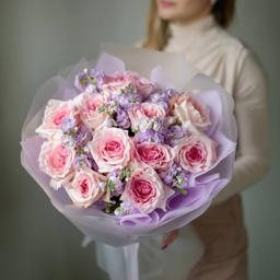 розовый
